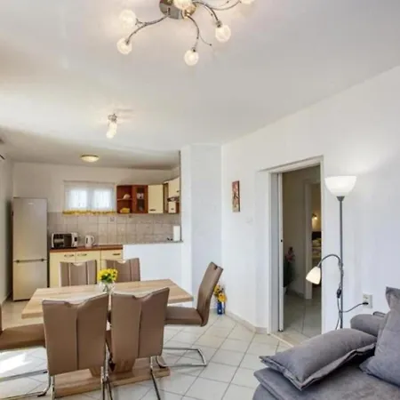 Casa de Férias House Mirka Ražanj