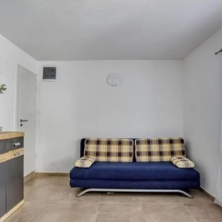 Feriehus House Mirka *